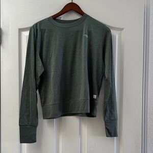 Vuori Long Sleeve Crewneck Top in Olive Green
